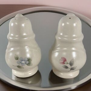PFALTZGRAFF Stoneware Tea Rose Salt & Pepper Shakers Vtg Cottagecore Grannycore